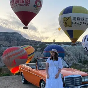 Classic Orange Car Sunrise Tour in Cappadocia